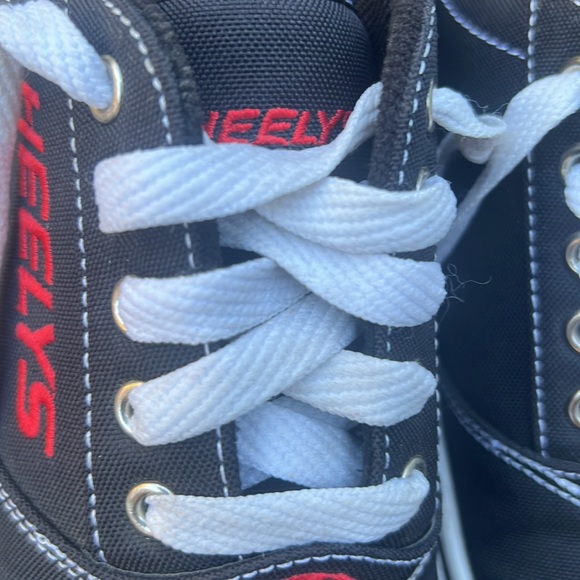 Heely’s rollers old school style sneaker with a wheel worn once men/youth size 4 - Picture 9 of 11